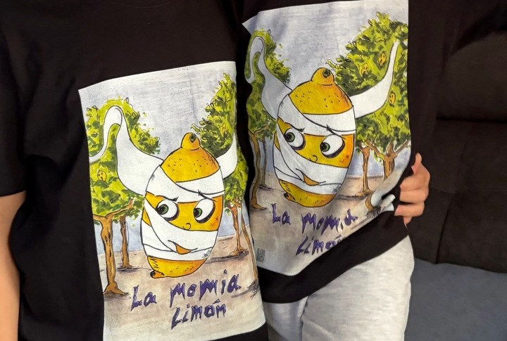 «La momia limón» en camiseta y taza – diseño ilustrado a mano, Al fresco! Creaciones (Murcia)